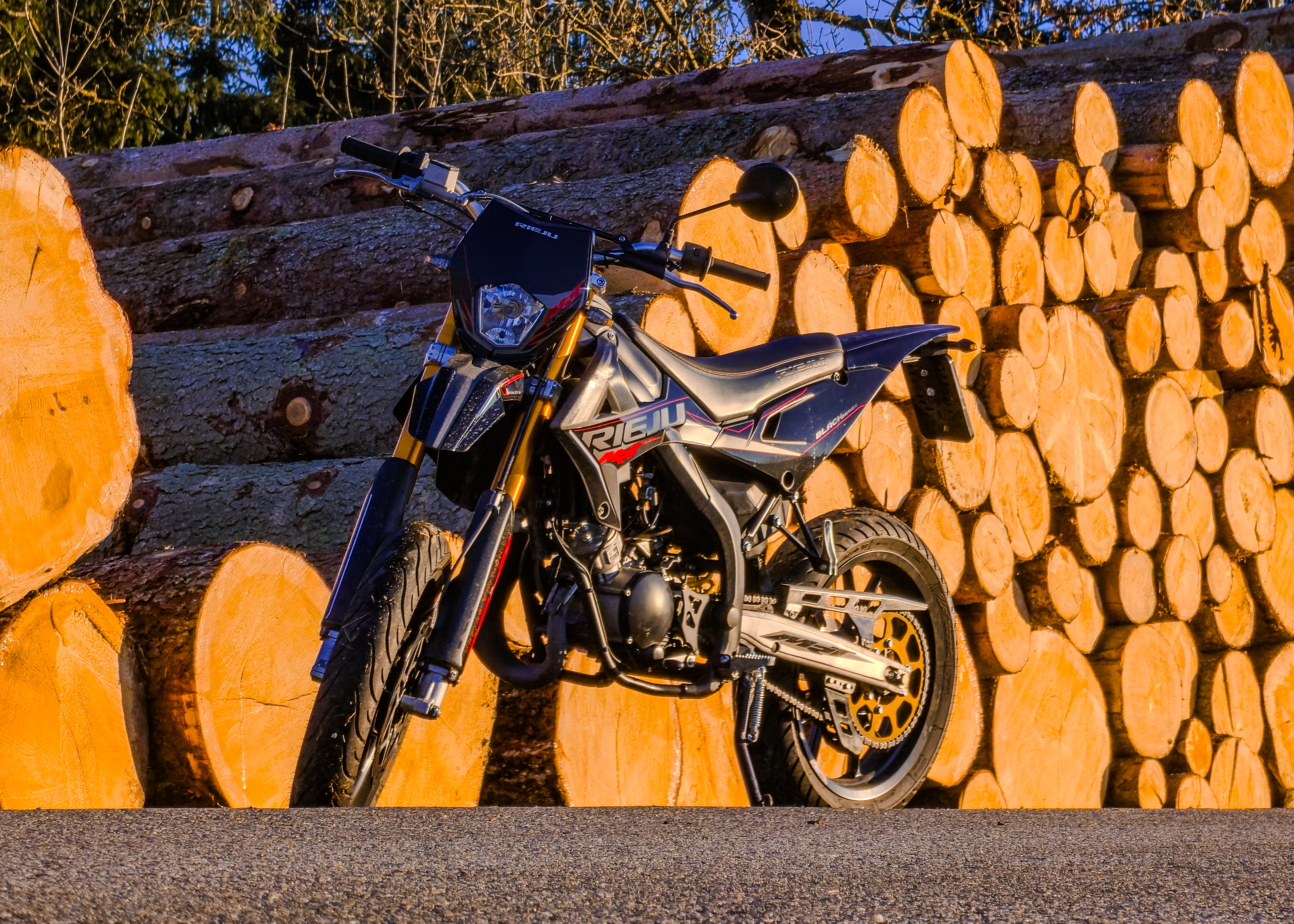 Крепление номерного знака Rieju MRT 50 — стильная деталь мотоцикла для 3D принтера