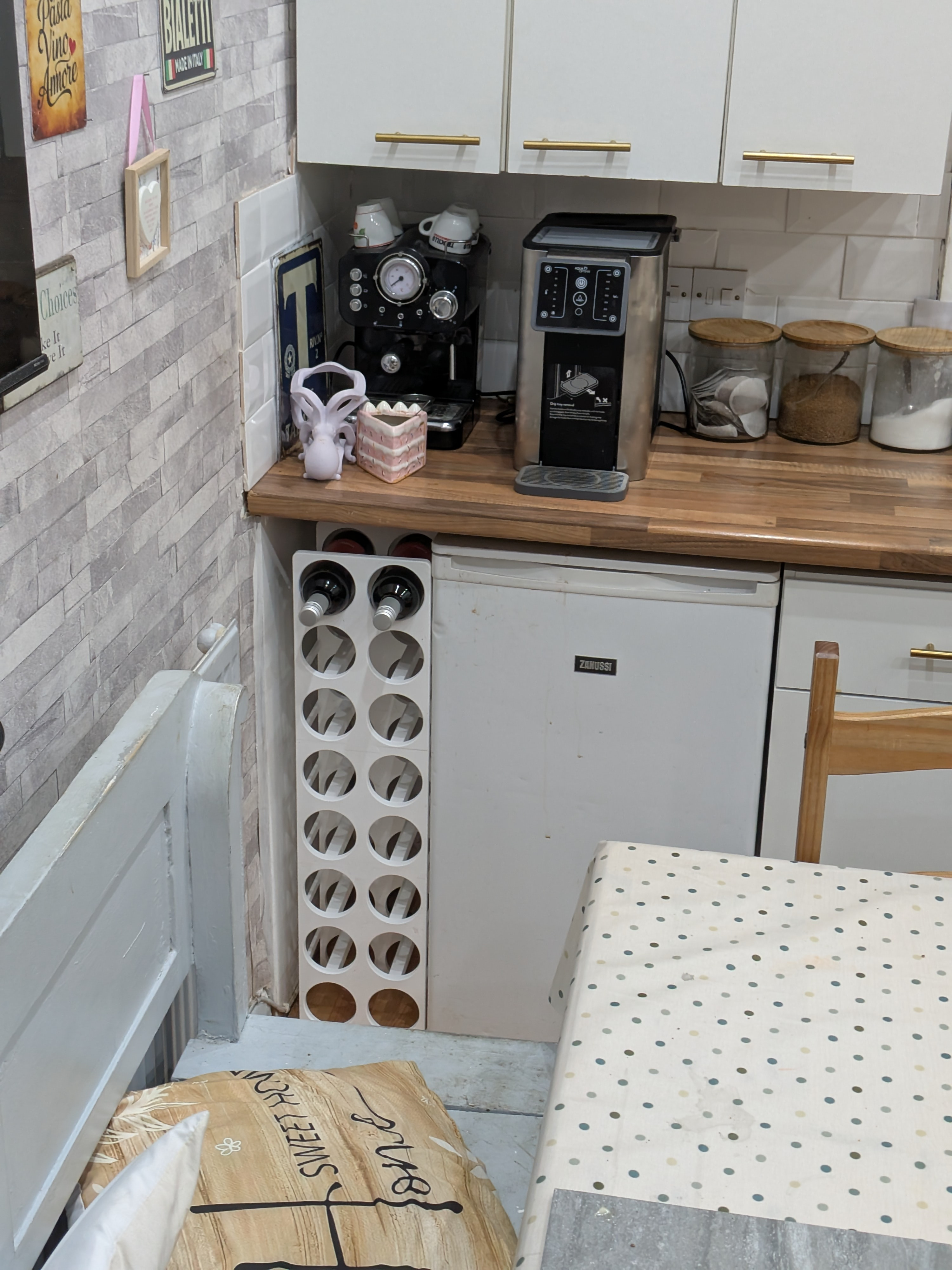 Стильная деревянная полка для вина 2х8 бутылок для 3D принтера