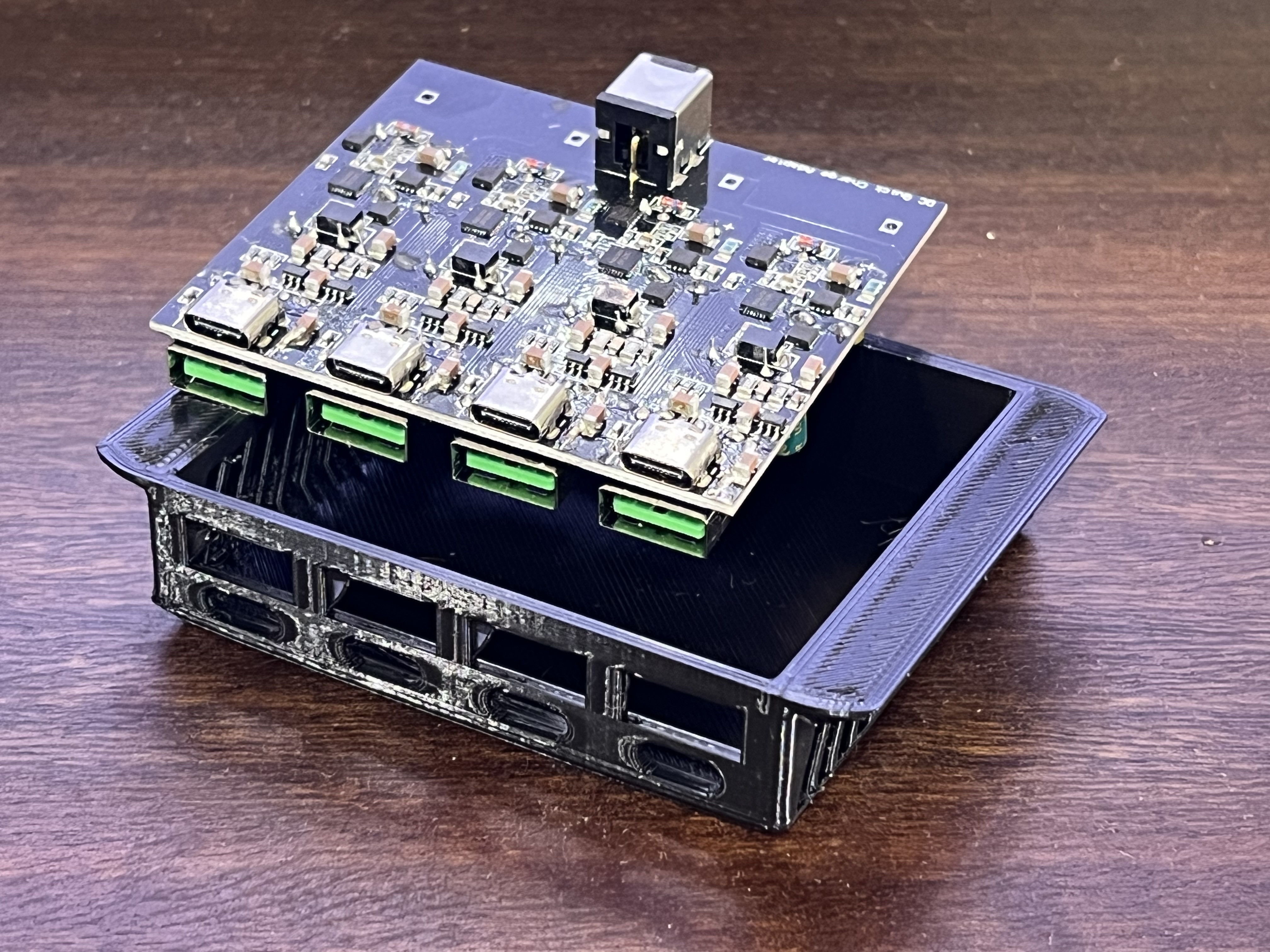 Креативный держатель для зарядок SW3518 🔋💻 для 3D принтера