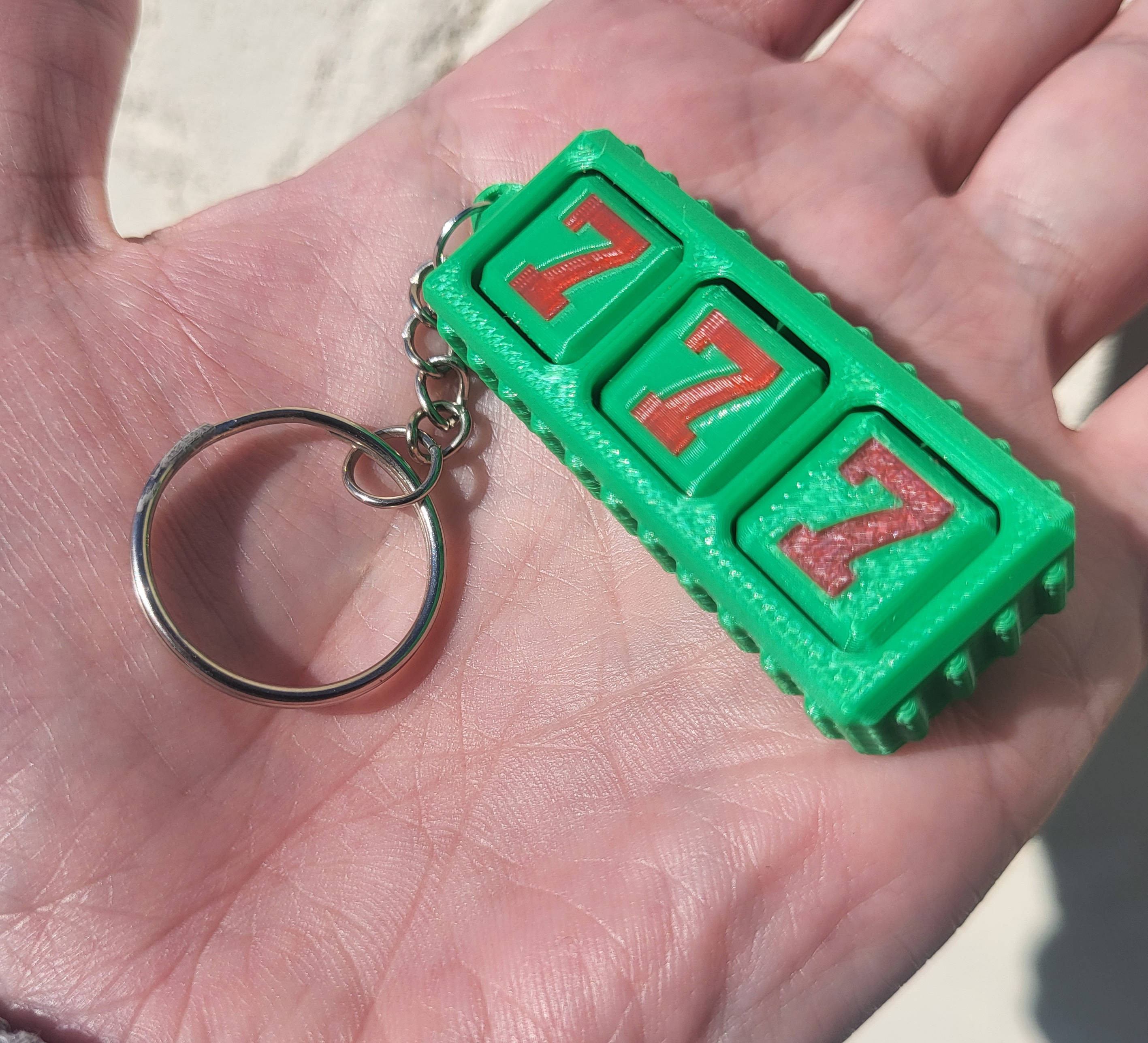 Игрушка-антидепрессант 'Слот-машина' брелок — крутящиеся кубики талисман удачи для 3D принтера