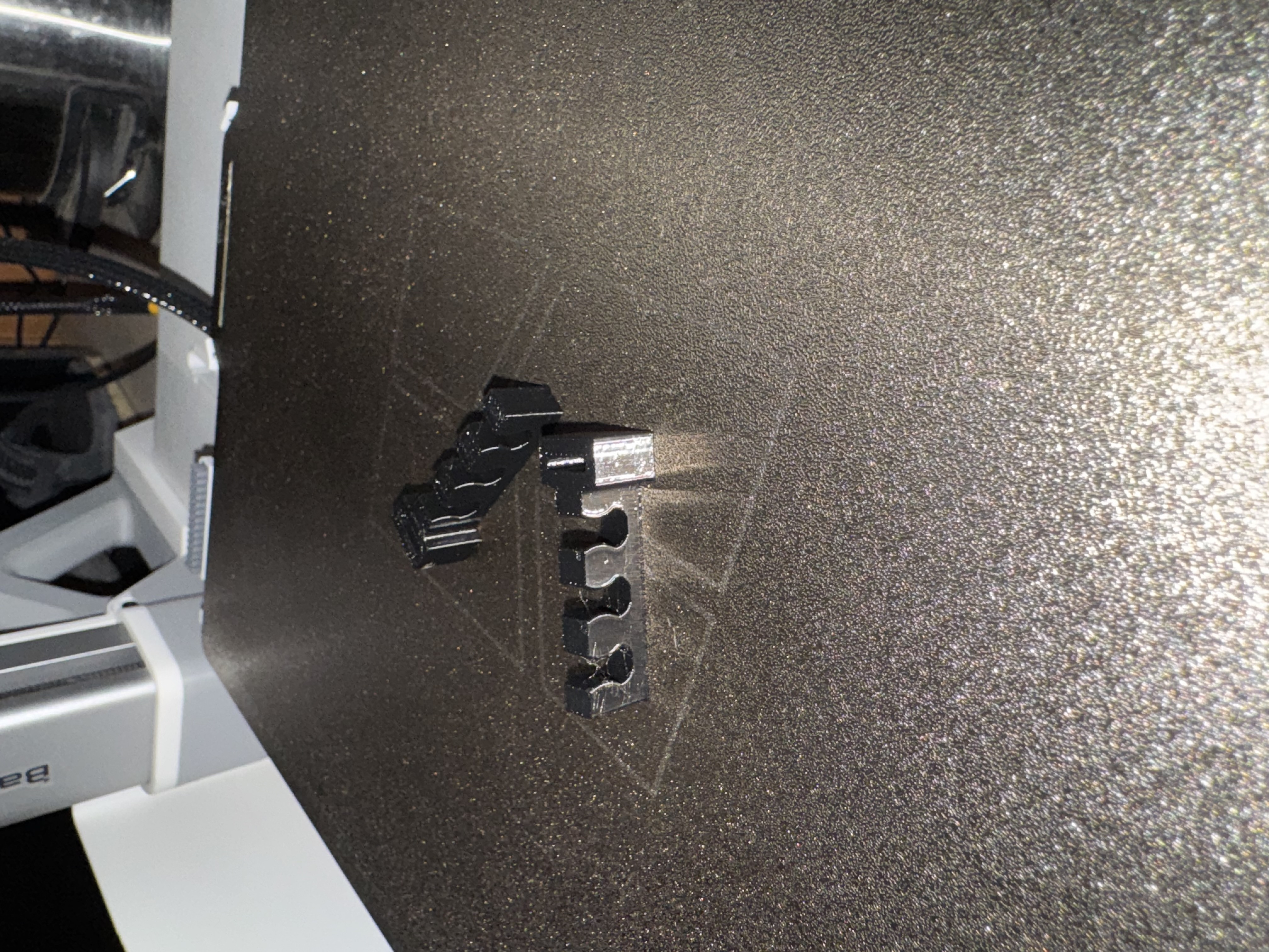 3D-модель фиксатора высоковольтных проводов для Mitsubishi Montero Sport для 3D принтера