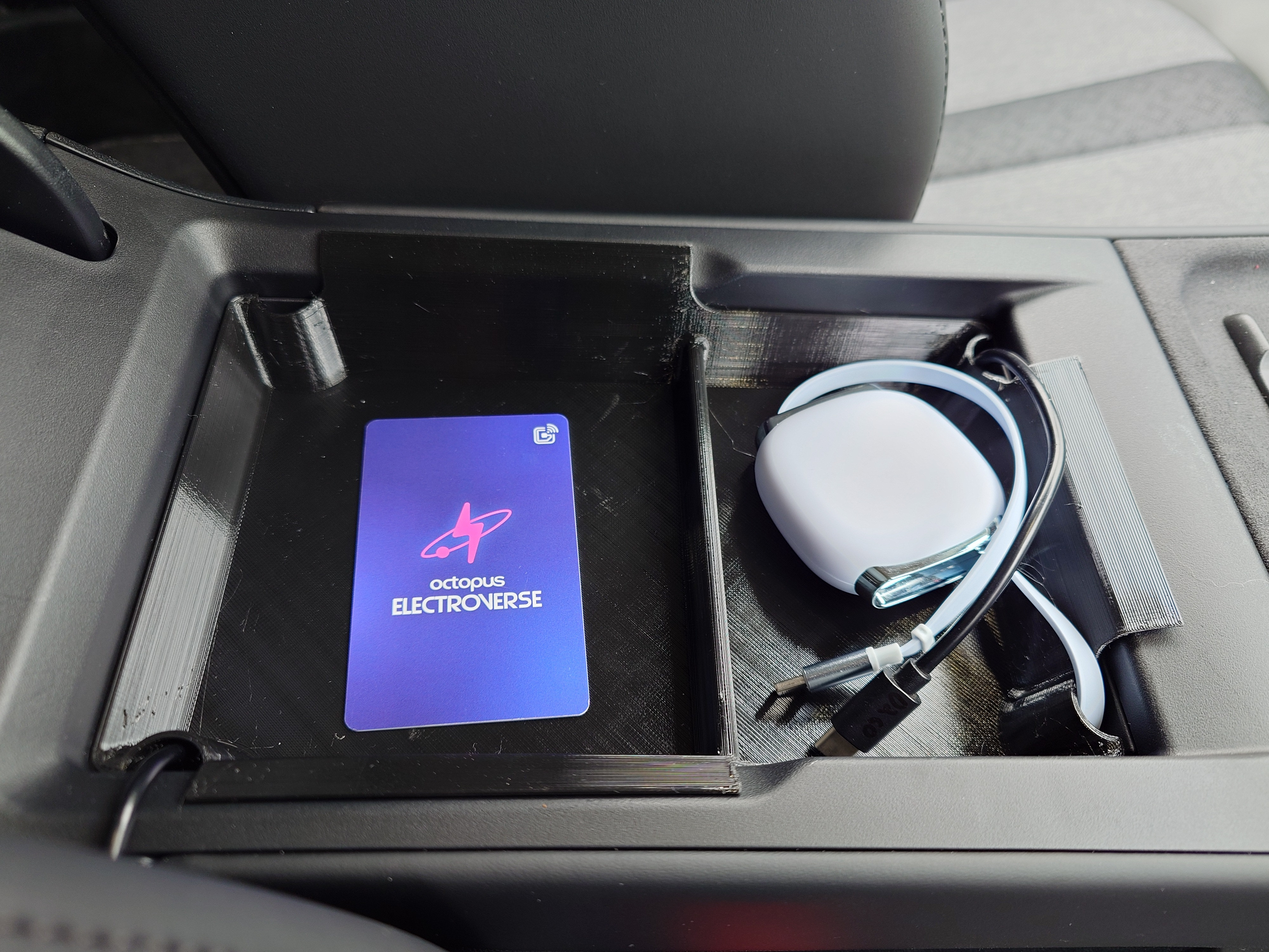 Консоль MG S5 EV 2025 с отсеком и выходами кабелей 🚗🔌 для 3D принтера