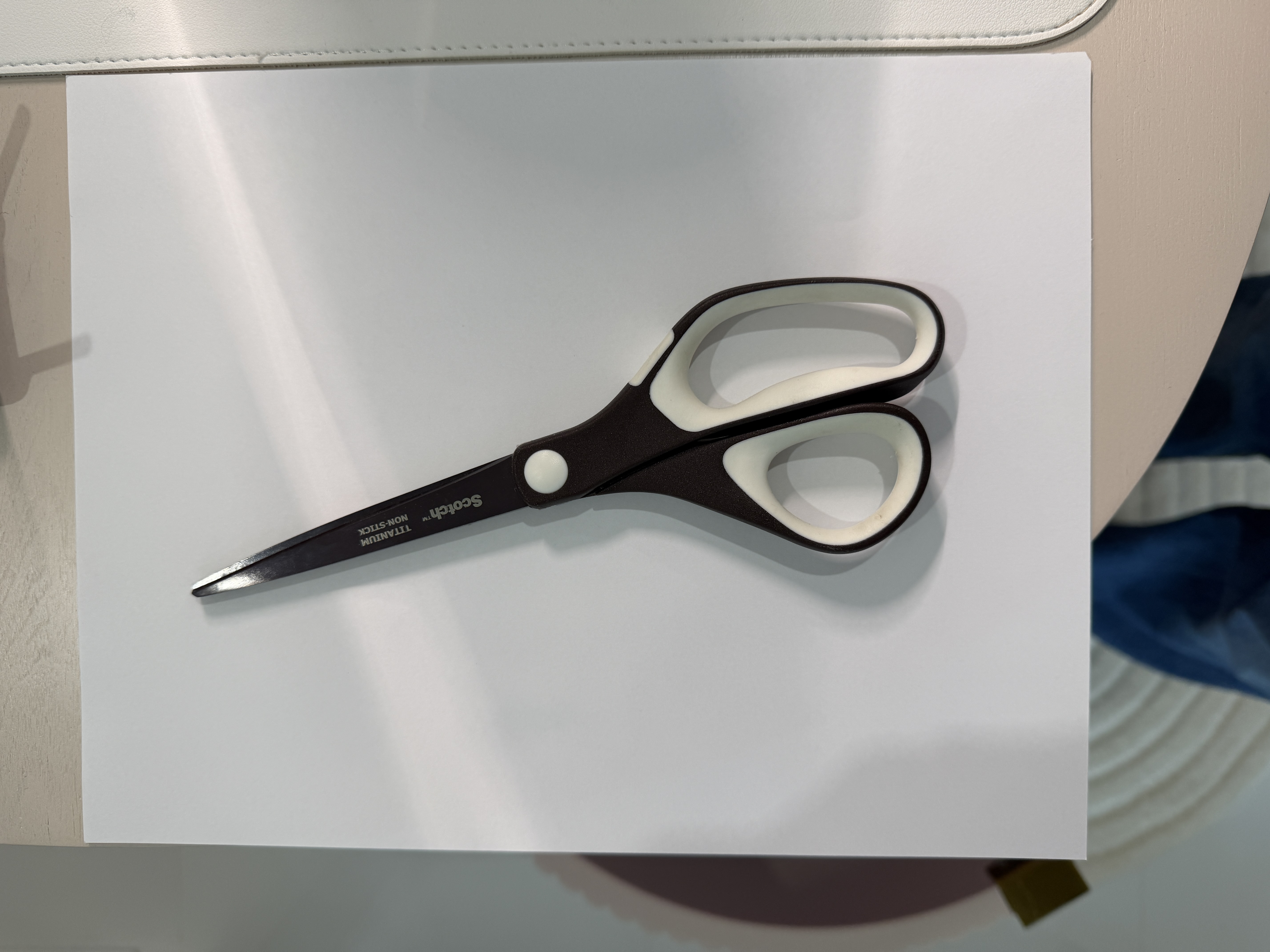 Стильная 3D-модель рабочего стола 🖥️ для 3D принтера