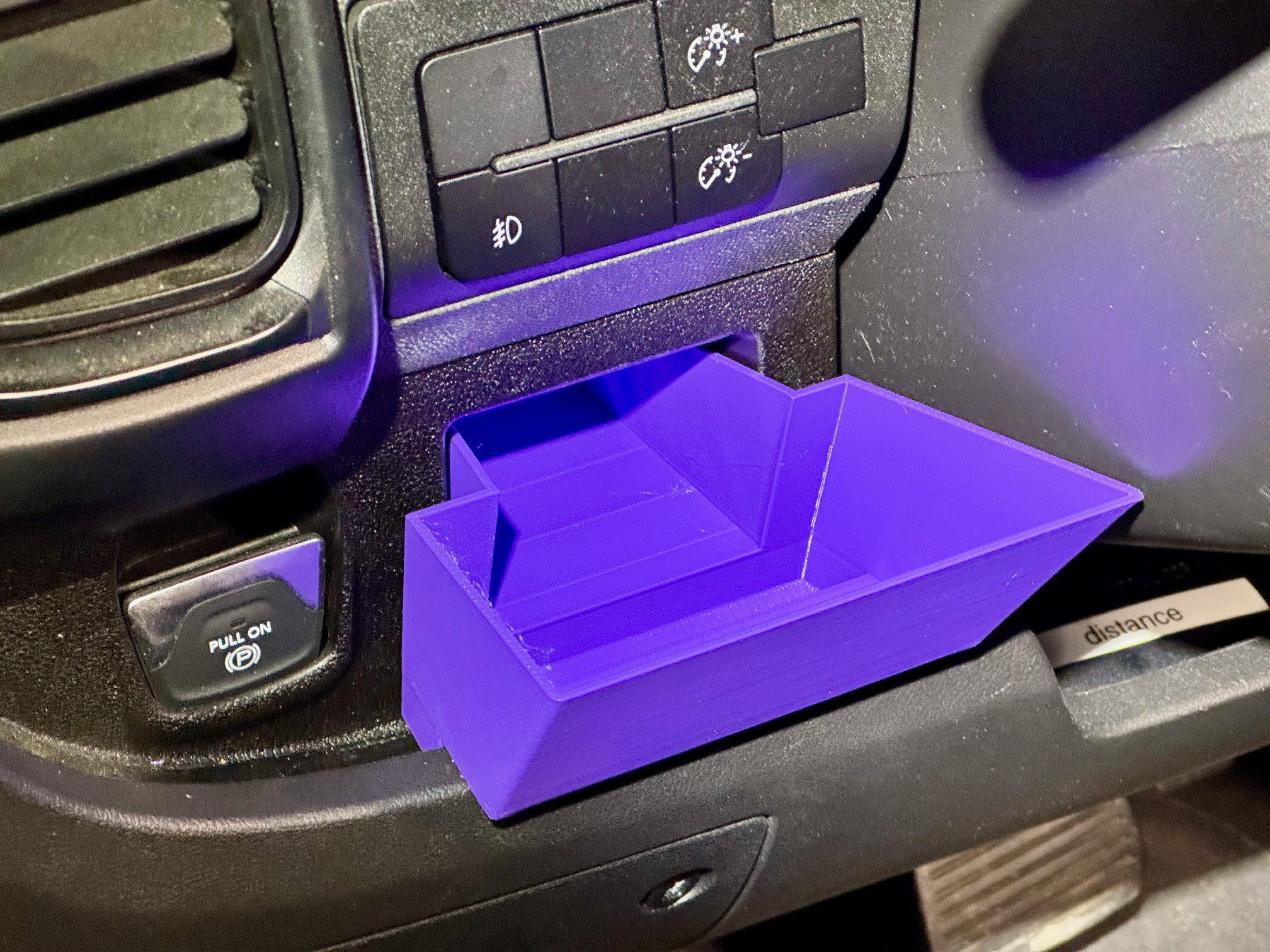 Удобное хранение в RAM Promaster: съемная полка слева от руля для 3D принтера