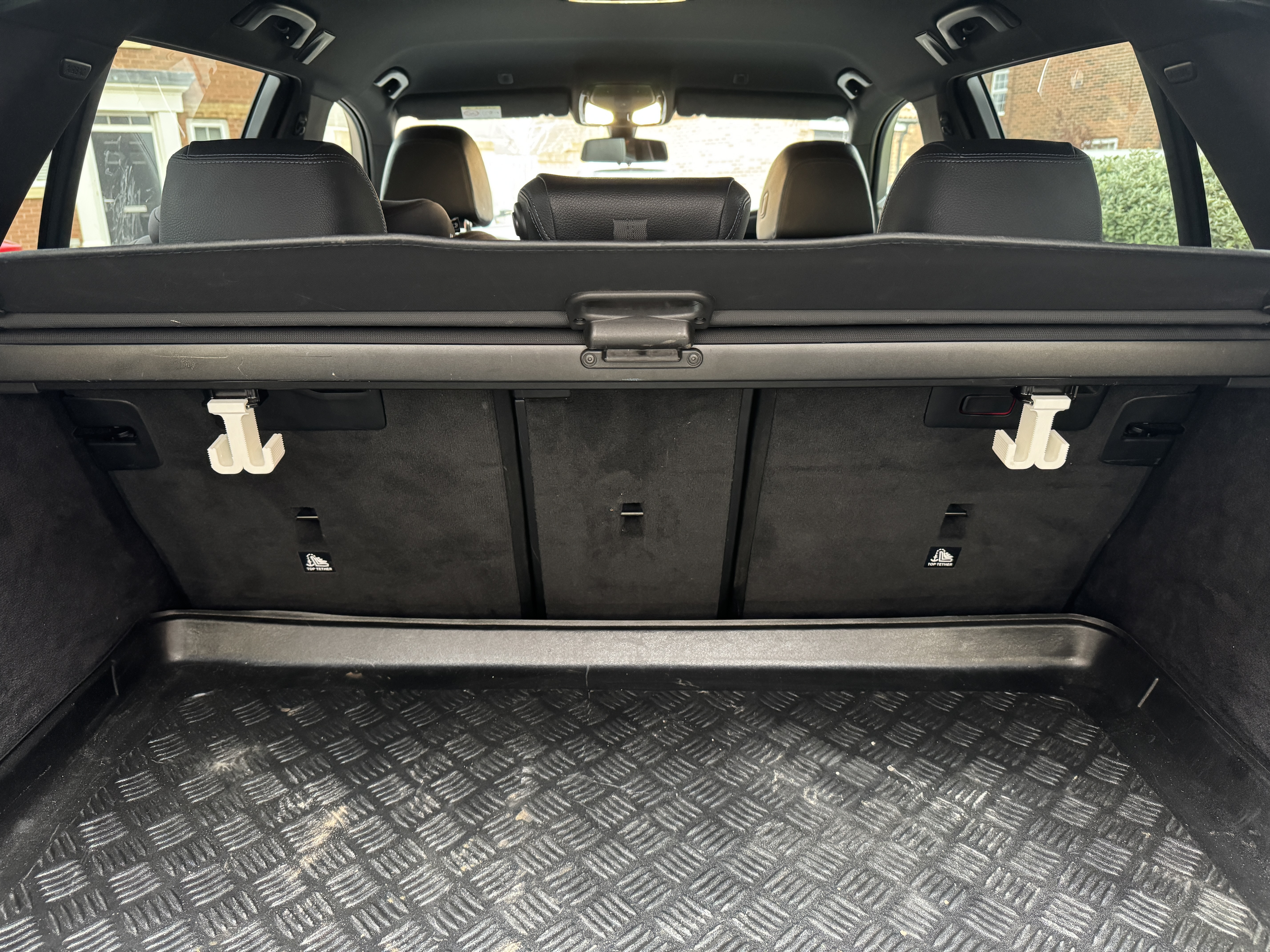 Крючок багажной полки BMW G31/F31 ✨ Высокодетализированная 3D-модель для 3D принтера