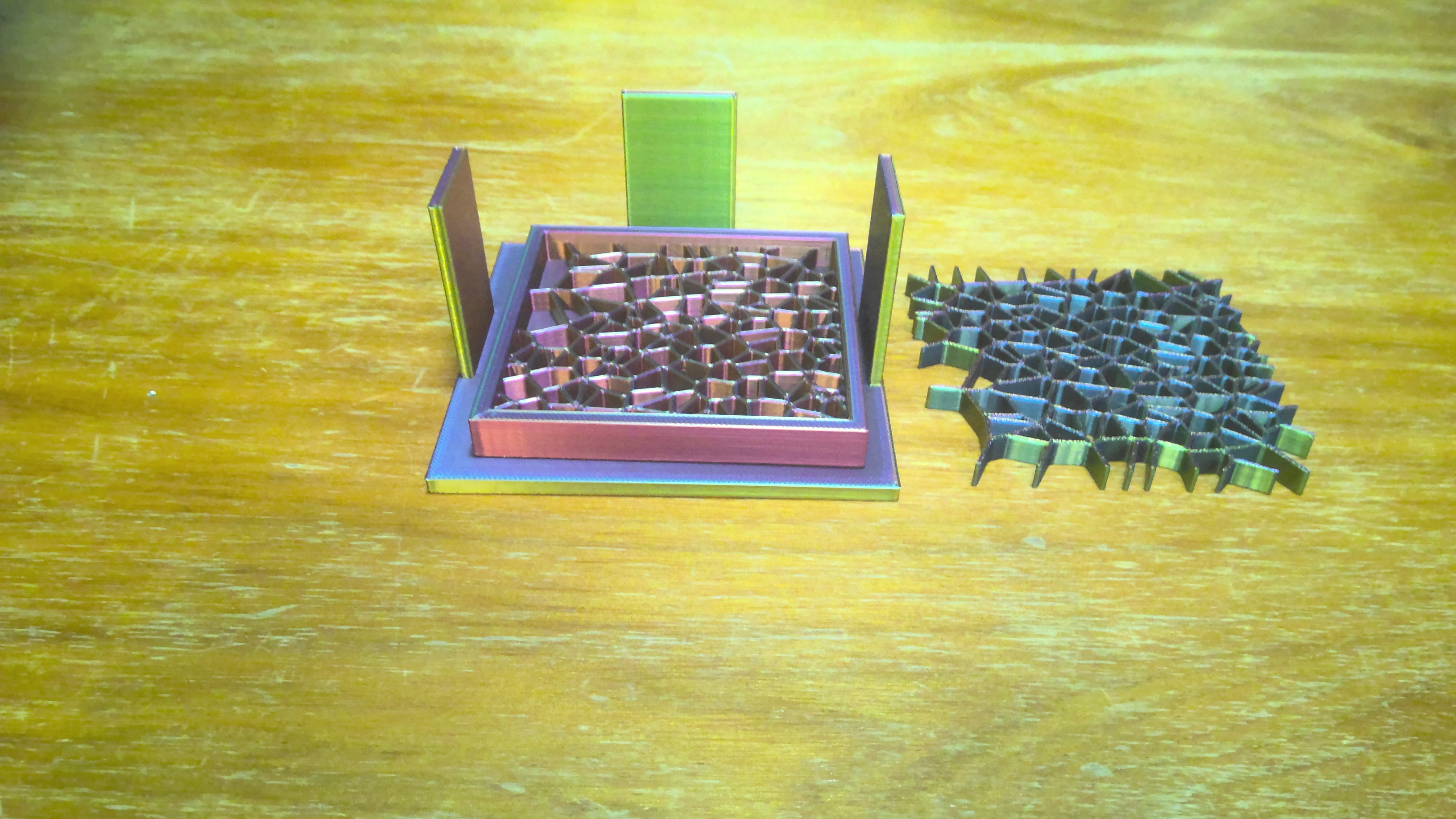 Креативные подставки Voronoi coaster v2 — Print in place! для 3D принтера