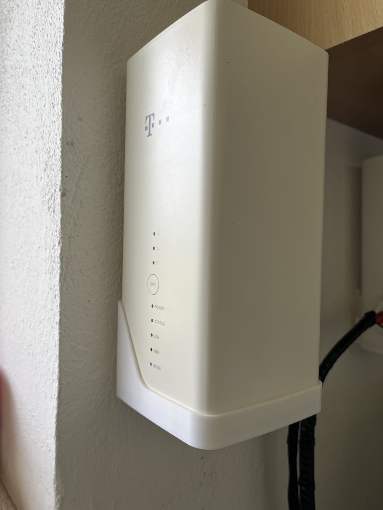 Huawei B618S — стильная настенная установка 3D модель для 3D принтера