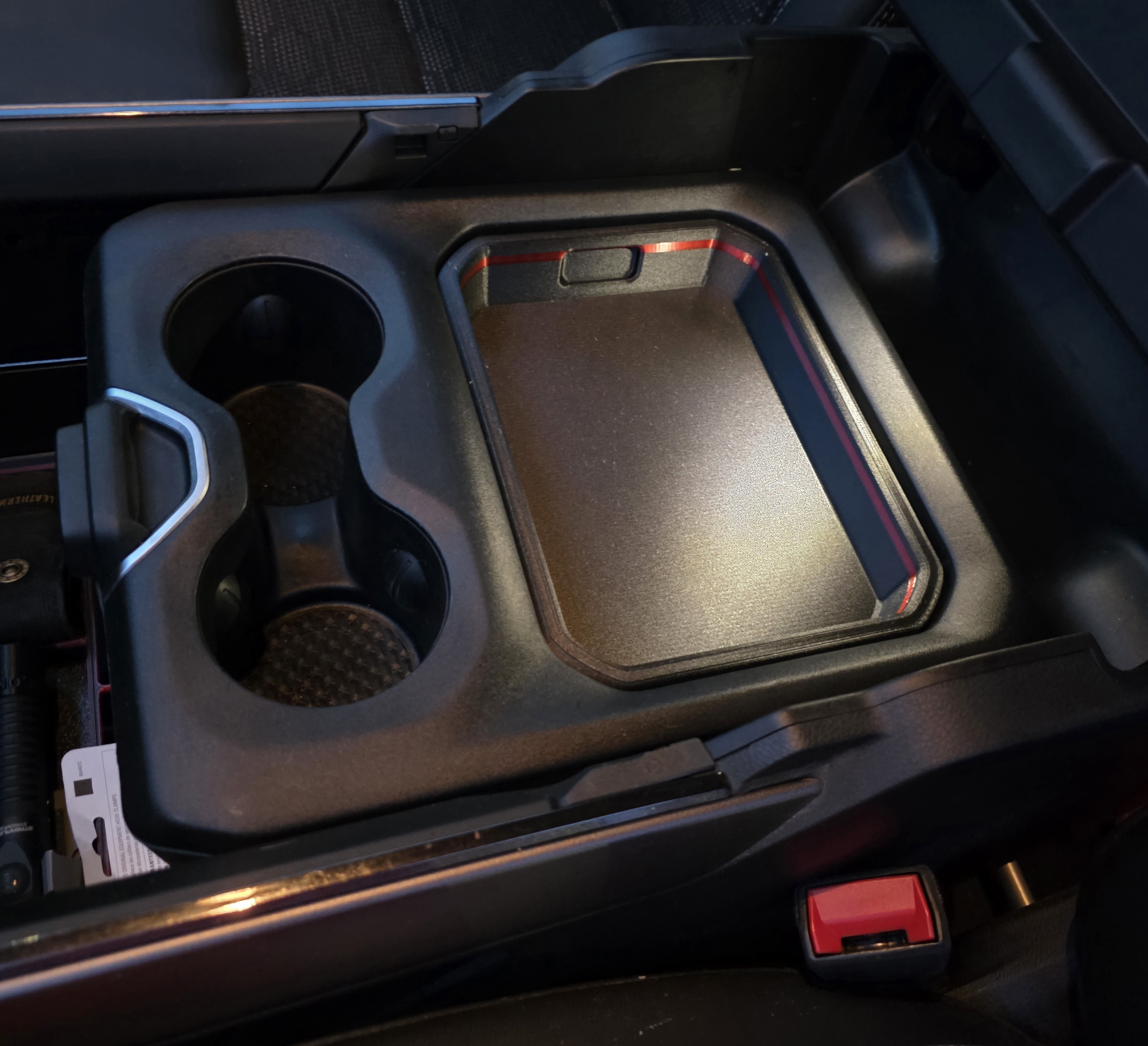 Скачай уникальную 3D-модель центра консоли RAM 1500 для 3D принтера