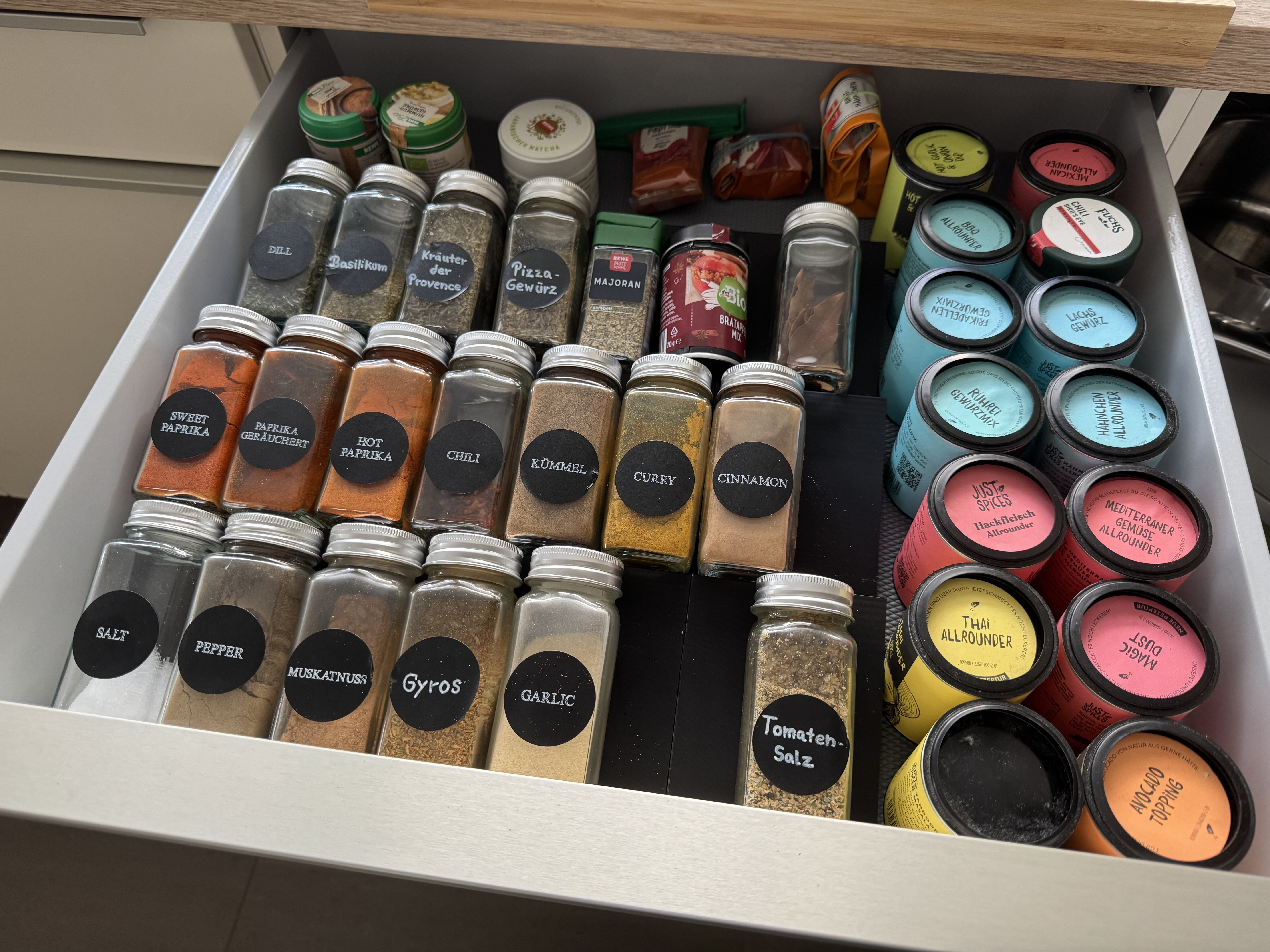 Стильная 3D-модель полки Spice Rack — плоская выдвижная конструкция для 3D принтера