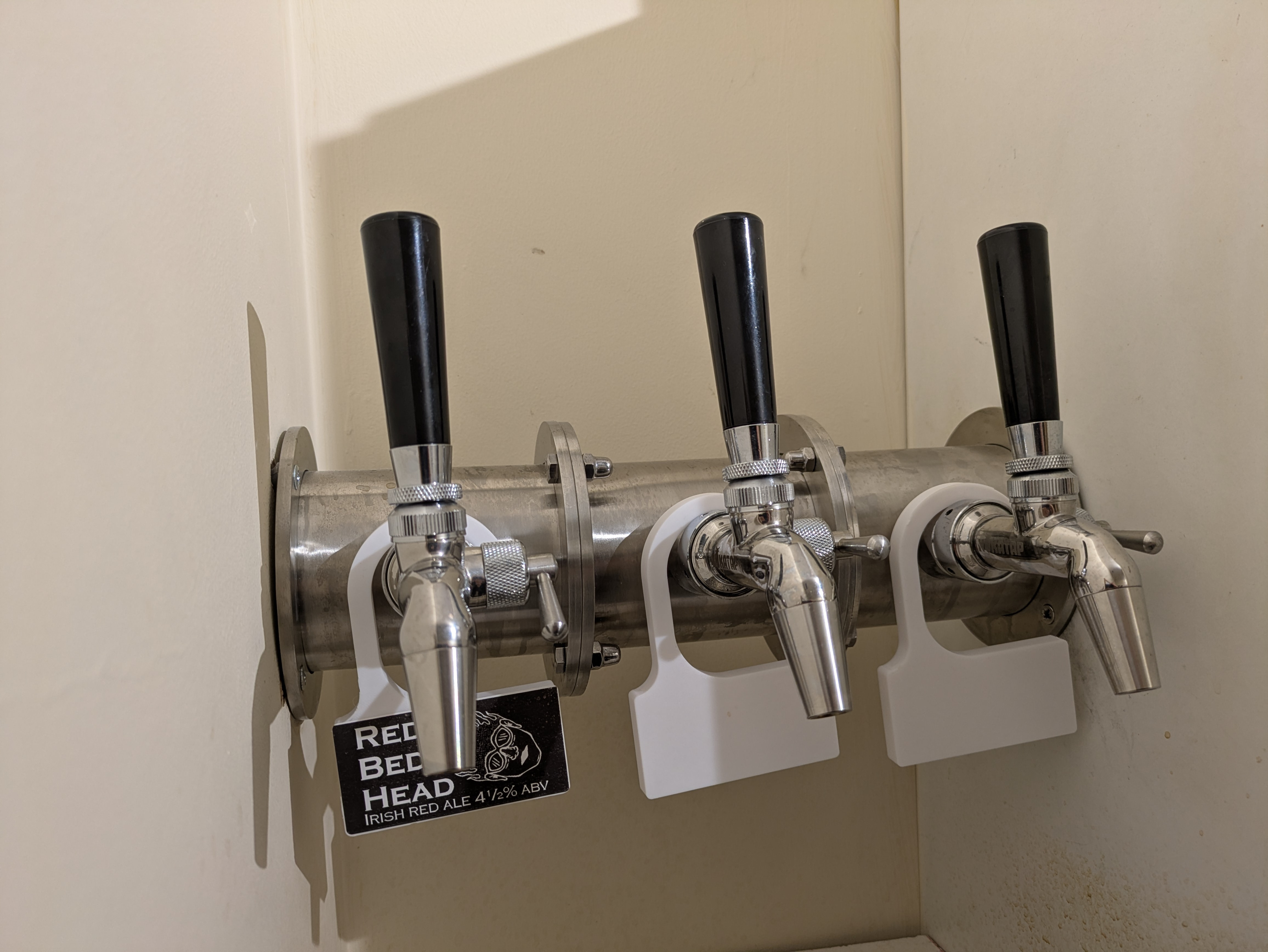 Пивная этикетка и держатель в 3D-модели для 3D принтера