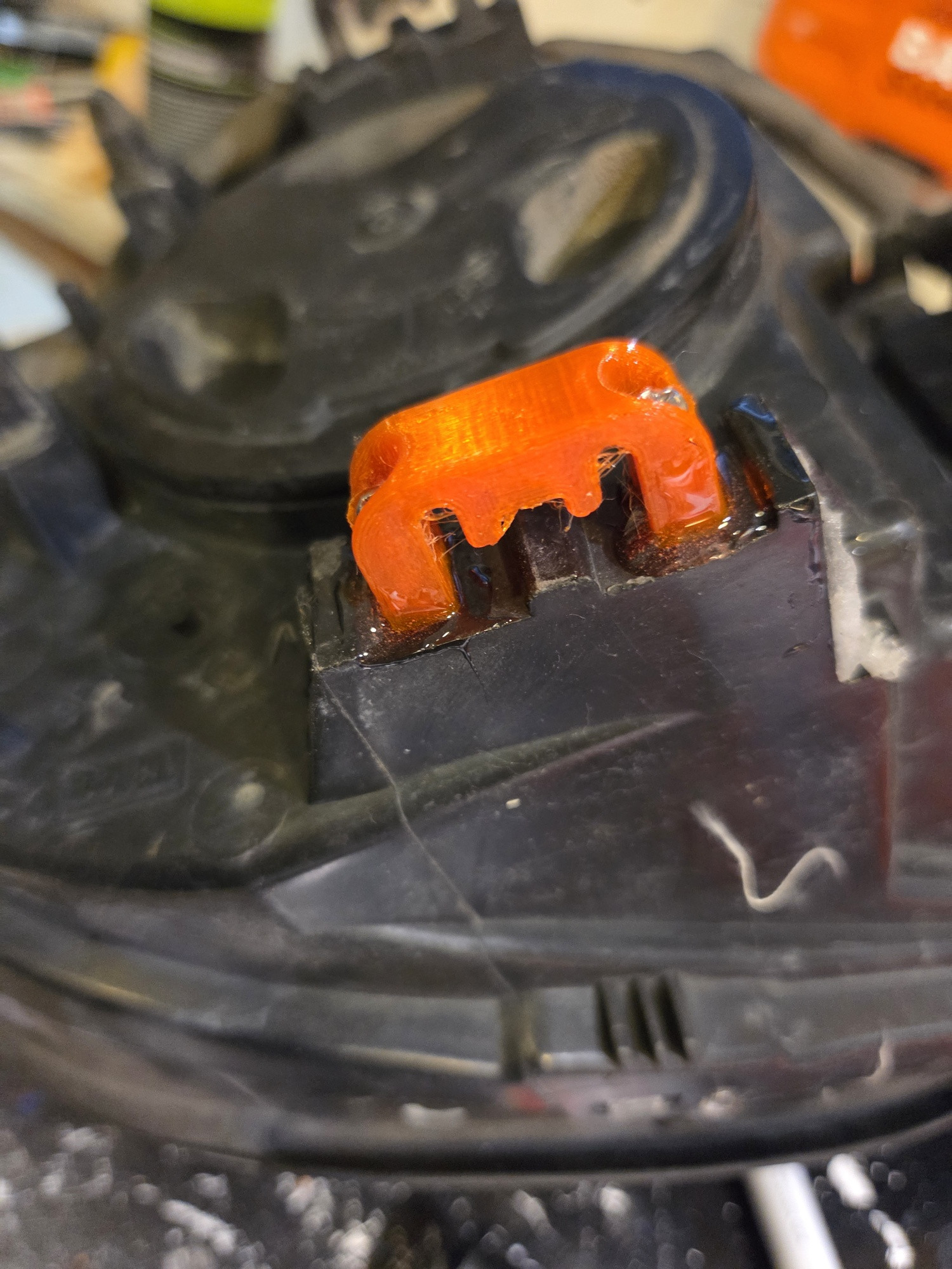 Тюнинг Volvo XC90 первого поколения — деталь крепления передней фары для 3D принтера