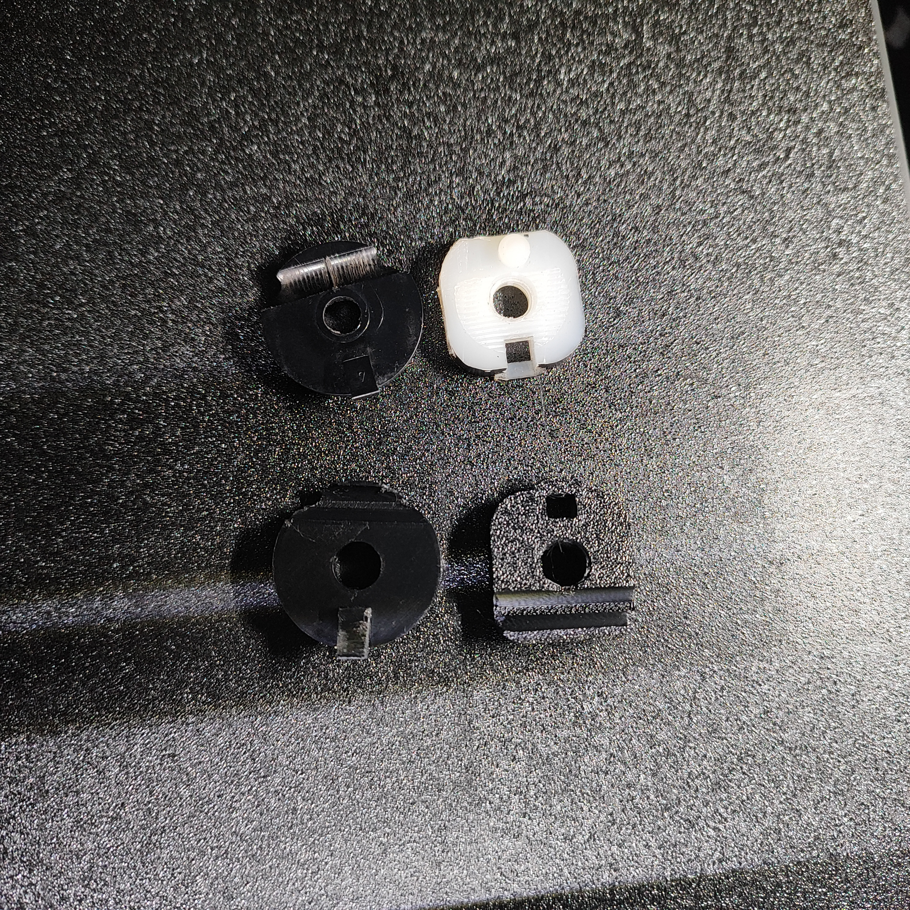 Детали BMW E39 523I — болтики перчаточного ящика для 3D принтера