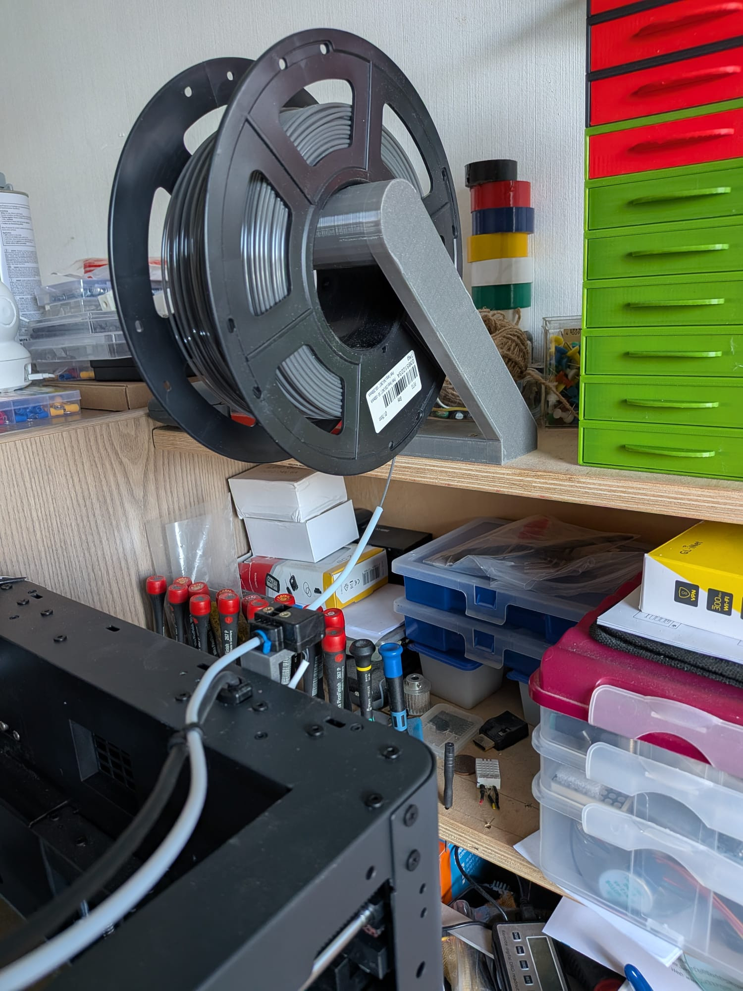 Универсальный держатель роликов — практичная 3D-модель для 3D принтера