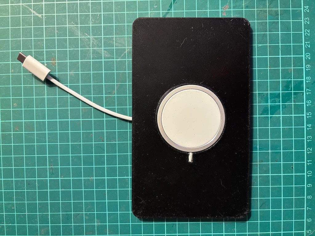 3D Модель Беспроводной Зарядки iPhone для VW California T7 для 3D принтера