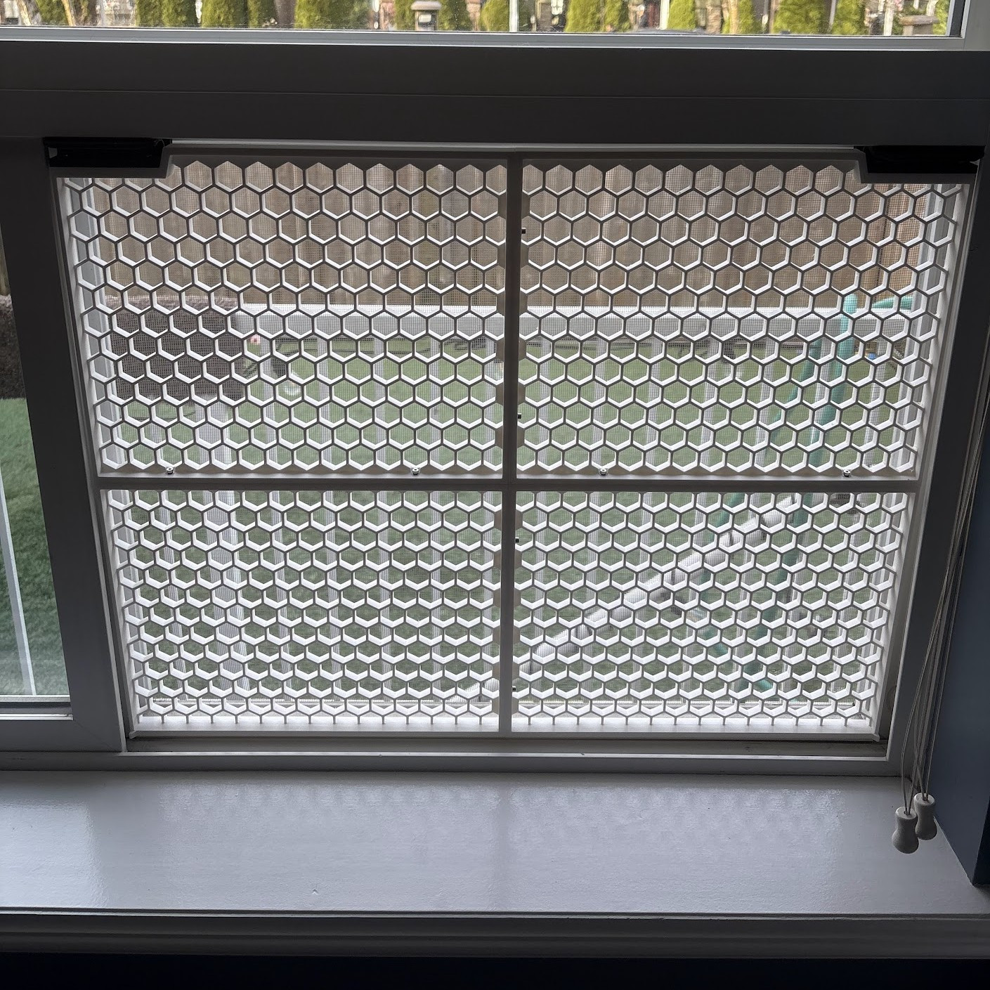 Защитная оконная вставка от кошек — легко модифицируемая 3D-модель для 3D принтера